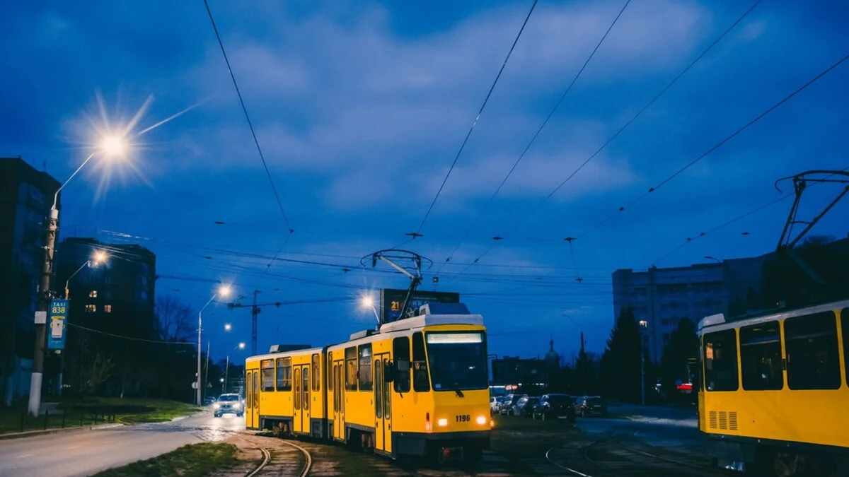 На вулиці Княгині Ольги у Львові ремонтували колію біля зупинки трамвая №3
