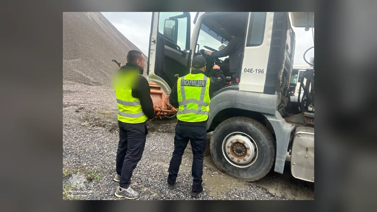 У Львівській області патрульні перевіряють готовність дорожніх служб до зими