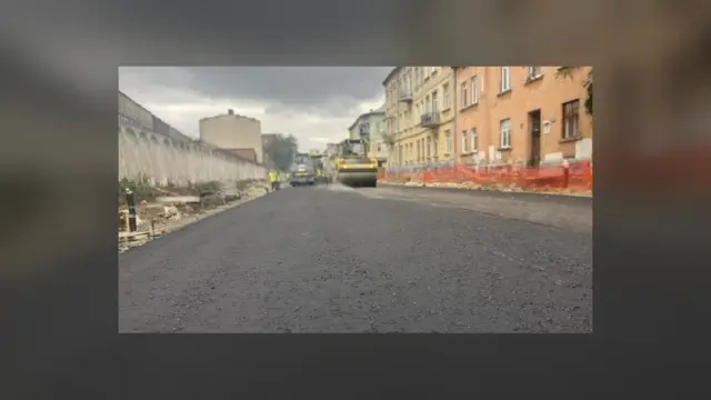 У Львові на вулиці Залізничній заасфальтували 400 метрів нижнього шару дороги
