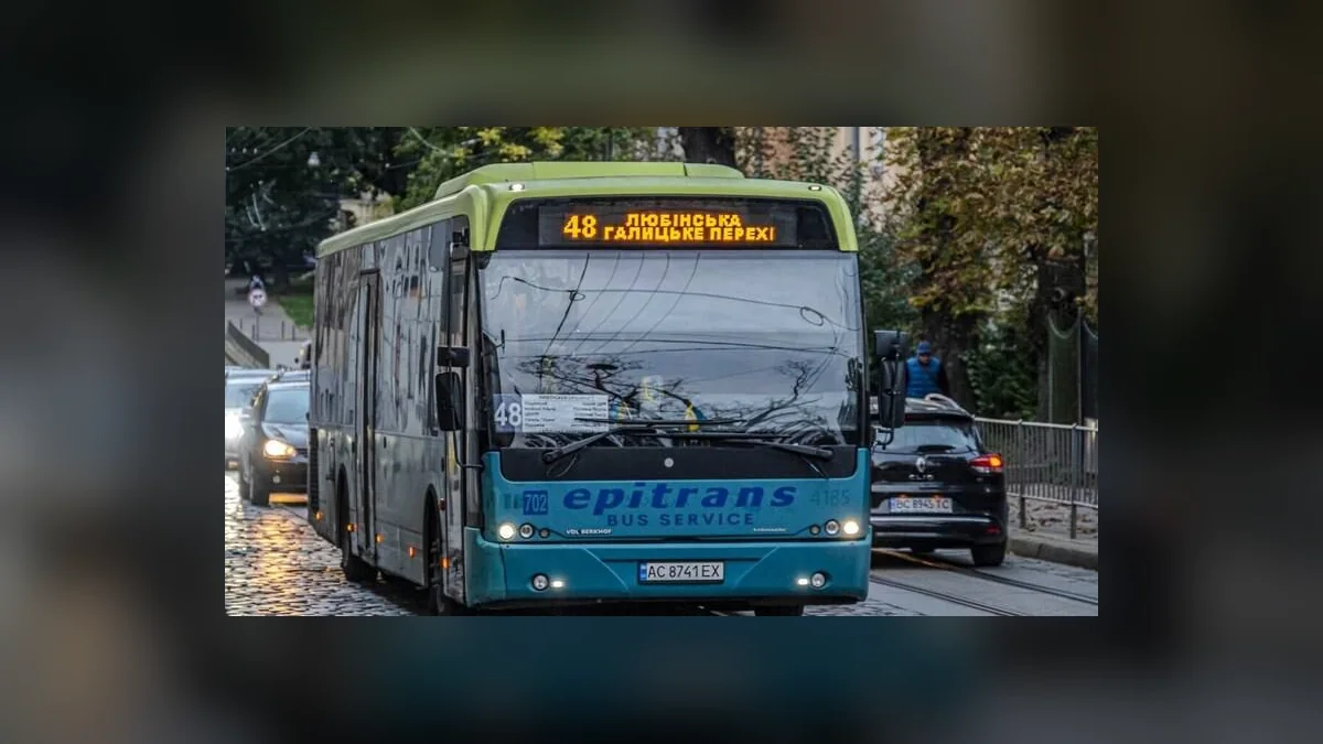 У Львові автобуси №20 та №48 повернулися до звичних маршрутів біля ТЦ Forum Lviv