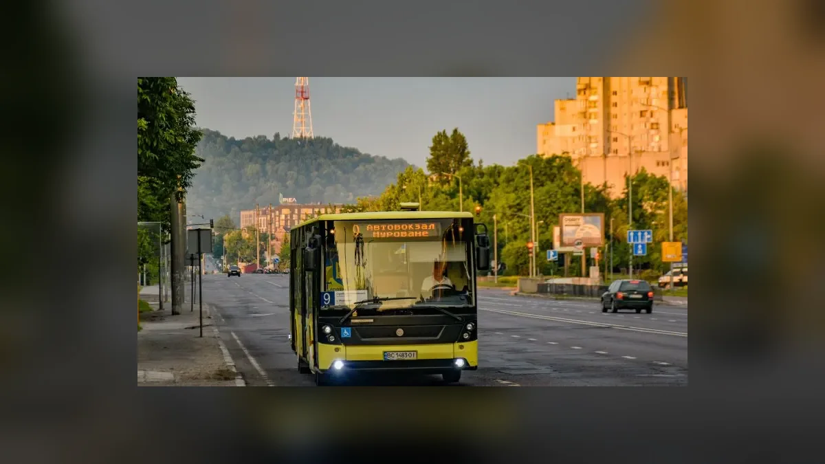 У Львові автобуси №9 тимчасово курсують лише до Галицького перехрестя