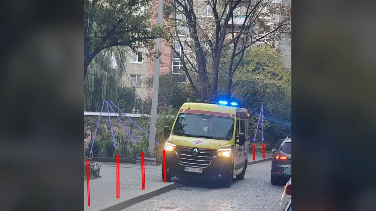 У Львові на вулиці Мазепи ускладнено проїзд швидкої через звуження дороги
