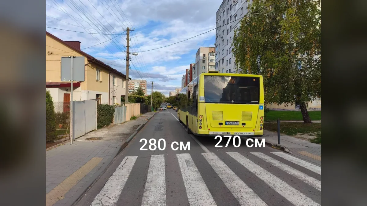 У Львові на вулиці Хвильового звузили смуги руху до 270–280 см