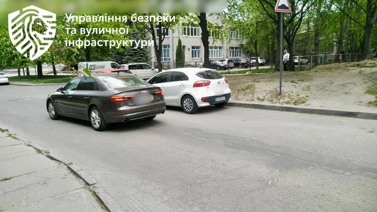 У Львові назвали вулиці, де припарковані авто найчастіше блокують проїзд