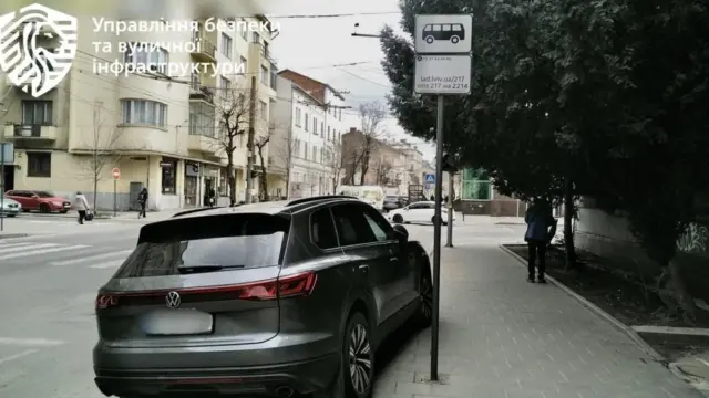 У Львові назвали зупинки громадського транспорту, які найчастіше блокують водії