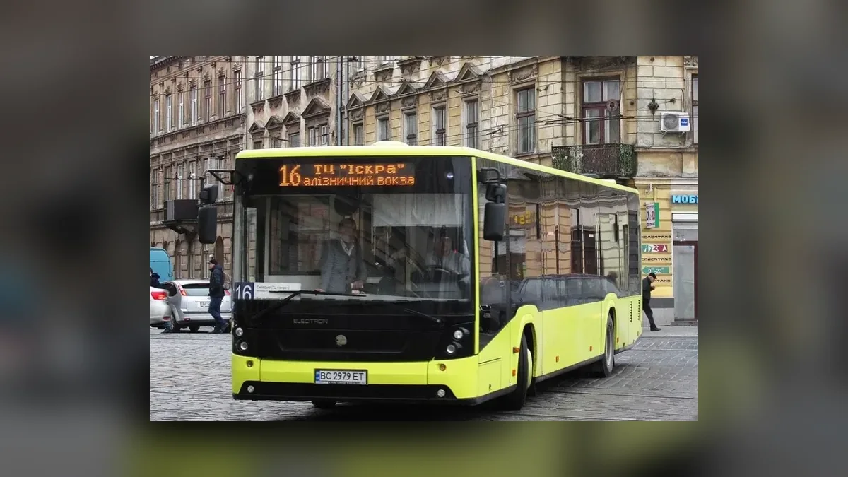 У Львові пасажири поскаржилися на тривалі перерви в русі автобуса № 18