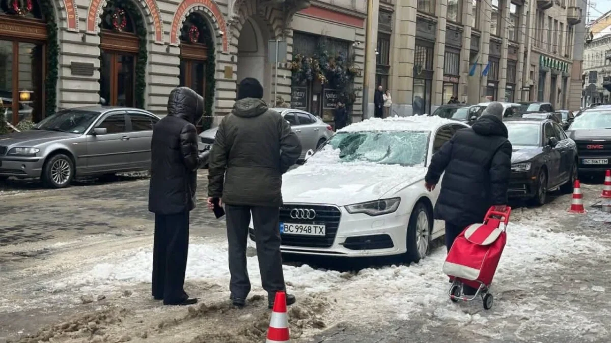 У Львові суд зобов'язав ЛМКП Айсберг сплатити понад 251,8 тис. грн за розбите льодом
