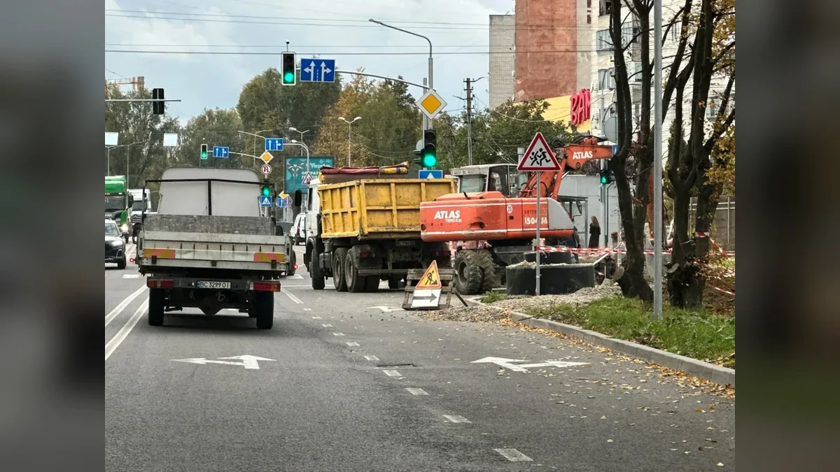 У Львові на перехресті вулиць Шевченка, Томашівської та Ковалика увімкнули світлофор