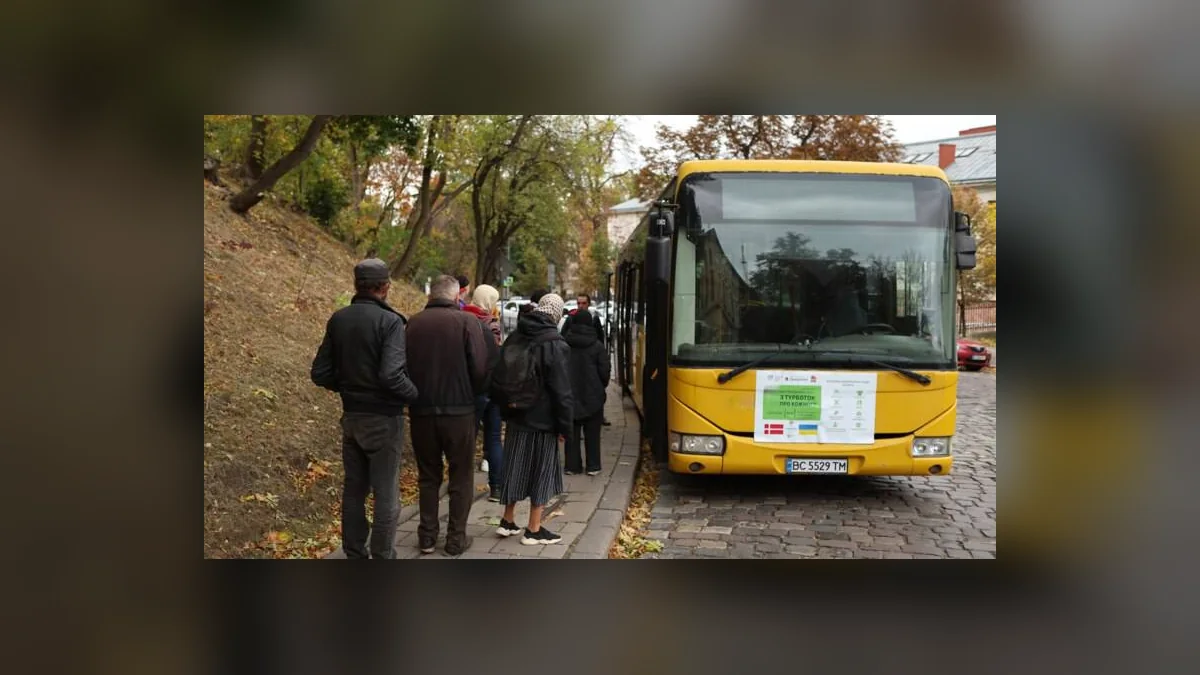 У Львові від Порохової вежі відновив рейси Автобус турботи для бездомних людей