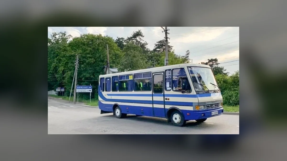В автобусах Львівщини з 12 жовтня картку валідуватимуть лише на вході