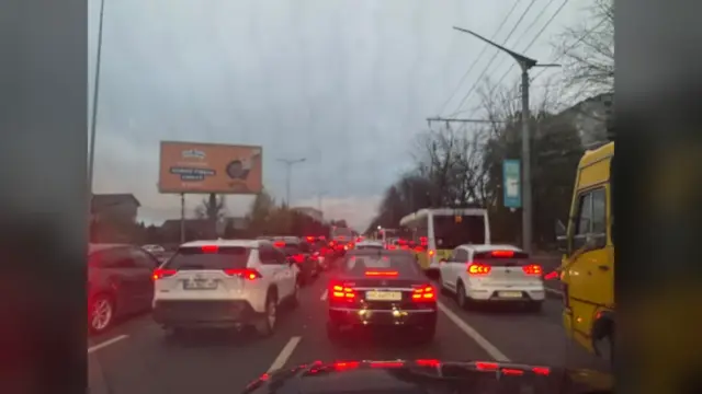 У Львові водії скаржаться на постійні затори на вулиці Стрийській